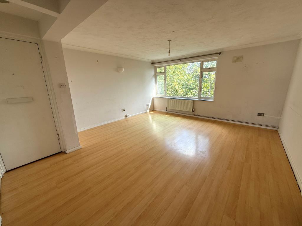 Lot: 105 - TWO-BEDROOM FLAT FOR REFURBISHMENT - Living/dining room
